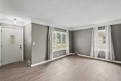 302 Lincoln Avenue N, New Prague, MN 56071 - Photo 3