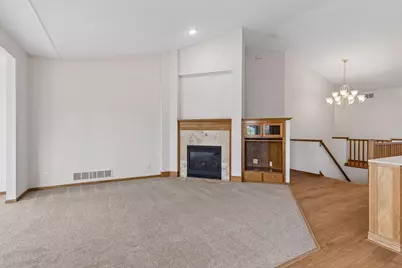 492 Holly Lane N, Oakdale, MN 55128 - Photo 3