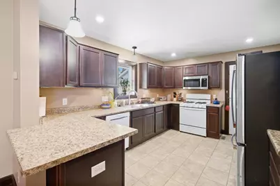 221 S Lincoln Street, Lake Crystal, MN 56055 - Photo 3