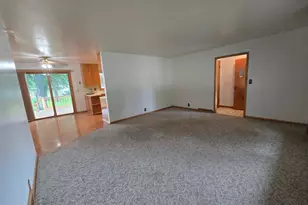 1112 6th Ave SW, Pipestone, MN 56164 - Photo 5