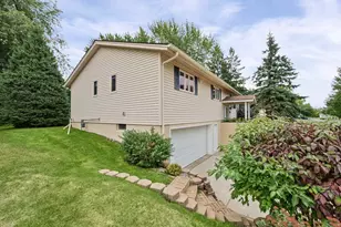 407 Mesabi Dr, Hibbing, MN 55746 - Photo 9