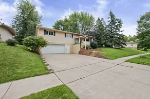 407 Mesabi Dr, Hibbing, MN 55746 - Photo 1