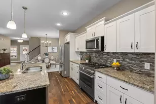 9060 Degler Cir, Chanhassen, MN 55317 - Photo 7