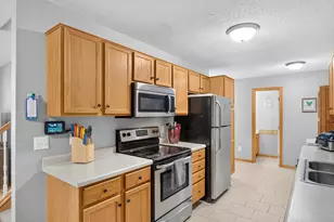 6203 Courtly Rd, Woodbury, MN 55125 - Photo 11