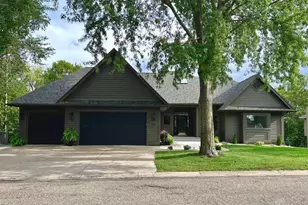 550 Pine Ridge Ct, New Richmond, WI 54017 - Photo 1