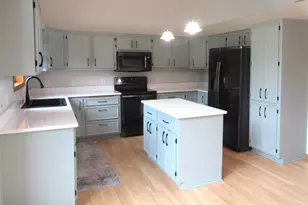 7059 Sussex Ln, Shakopee, MN 55379 - Photo 9