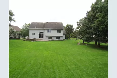 7059 Sussex Lane, Shakopee, MN 55379 - Photo 3