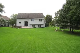 7059 Sussex Ln, Shakopee, MN 55379 - Photo 3