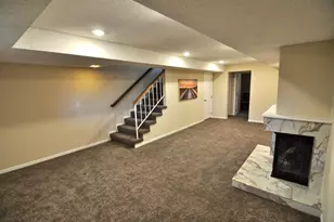 5845 Lake Curve Ln, Brooklyn Center, MN 55429 - Photo 23