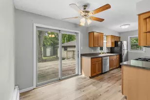 610 Grange Ave N, Oakdale, MN 55128 - Photo 7