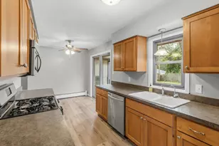610 Grange Ave N, Oakdale, MN 55128 - Photo 9