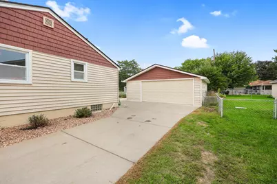 6324 Lee Avenue N, Brooklyn Center, MN 55429 - Photo 5