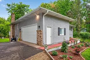 2848 Hallmark Ave N, Oakdale, MN 55128 - Photo 5