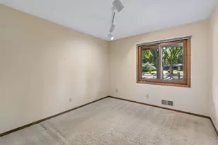 2716 Isle Royale Ct, Burnsville, MN 55337 - Photo 23