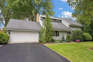 7303 Green Ridge Dr, Eden Prairie, MN 55346 - Photo 3