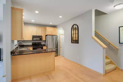 11211 Kinsley Street, Eden Prairie, MN 55344 - Photo 9
