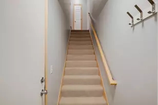 11211 Kinsley St, Eden Prairie, MN 55344 - Photo 25