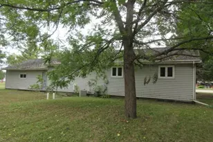 1029 Elm Ave, Hallock, MN 56728 - Photo 7