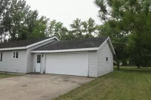 1029 Elm Ave, Hallock, MN 56728 - Photo 3
