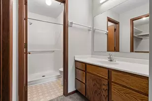 5137 Balmoral Ln, Bloomington, MN 55437 - Photo 17