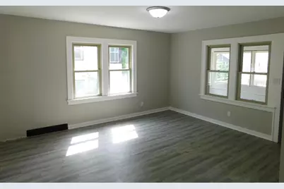1885 Hawthorne Avenue E, Saint Paul, MN 55119 - Photo 9