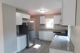 1885 Hawthorne Ave E, Saint Paul, MN 55119 - Photo 3