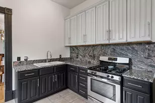 667 5th St E, Saint Paul, MN 55106 - Photo 17