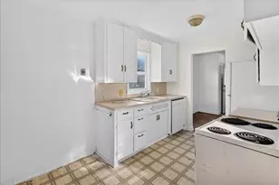 6812 Fairview Ave N, Crystal, MN 55428 - Photo 9