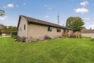 425 Park Ave, Zumbrota, MN 55992 - Photo 5