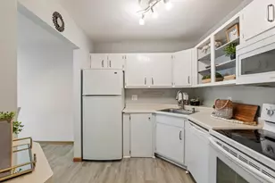 2425 E Franklin Ave, Minneapolis, MN 55406 - Photo 11
