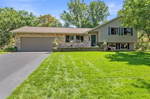 12041 Robin Rd, Maple Grove, MN 55369 - Photo 3