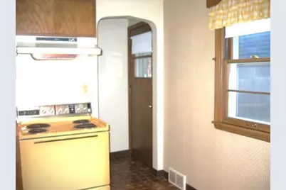 834 Hoyt Avenue W, Saint Paul, MN 55117 - Photo 11