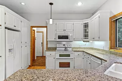 2413 Bridle Creek Trail, Chanhassen, MN 55317 - Photo 9