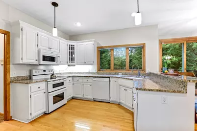 2413 Bridle Creek Trail, Chanhassen, MN 55317 - Photo 7