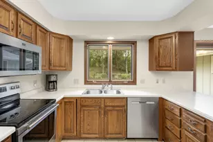 5220 Cottonwood Ln N, Plymouth, MN 55442 - Photo 11