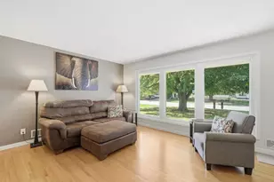 2692 Marion St, Roseville, MN 55113 - Photo 3
