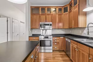 270 4th St E, Saint Paul, MN 55101 - Photo 5