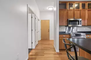 270 4th St E, Saint Paul, MN 55101 - Photo 3