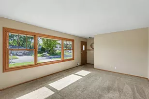997 Arbogast St, Shoreview, MN 55126 - Photo 3