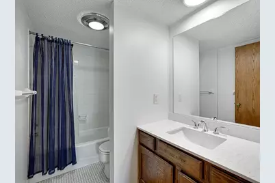 2455 Londin Lane E #322, Maplewood, MN 55119 - Photo 13