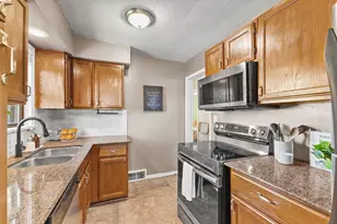 1965 Montana Ave E, Saint Paul, MN 55119 - Photo 7
