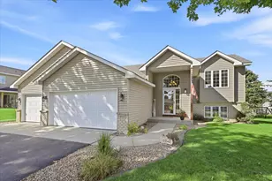 952 S Chestnut St, Belle Plaine, MN 56011 - Photo 1