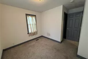 878 Monroe Ct, Saint Paul, MN 55102 - Photo 13