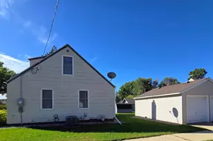 504 6th Ave SW, Pipestone, MN 56164 - Photo 3