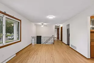 1616 Sandhurst Ave E, Maplewood, MN 55109 - Photo 11