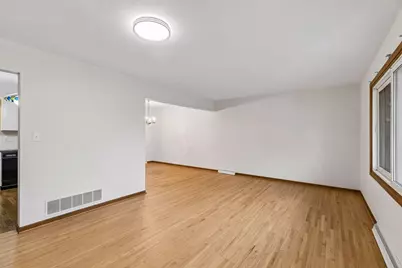 1616 Sandhurst Avenue E, Maplewood, MN 55109 - Photo 15