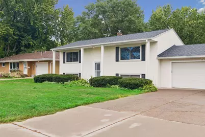 1616 Sandhurst Avenue E, Maplewood, MN 55109 - Photo 3