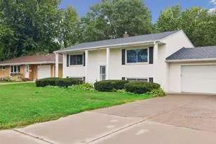 1616 Sandhurst Ave E, Maplewood, MN 55109 - Photo 3