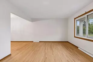 1616 Sandhurst Ave E, Maplewood, MN 55109 - Photo 17