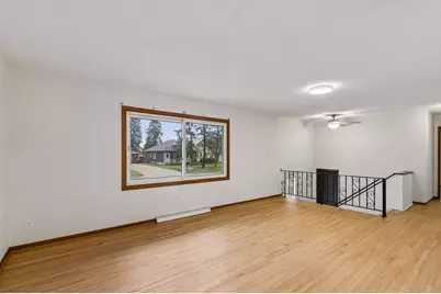 1616 Sandhurst Avenue E, Maplewood, MN 55109 - Photo 13